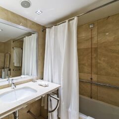 Отель Crowne Plaza Porto ванная фото 2