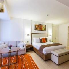 Отель Oakwood Residence Sukhumvit 24, Bangkok комната для гостей фото 3