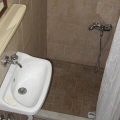 Odyssey Guest House Турция, Дикили - отзывы, цены и фото номеров - забронировать отель Odyssey Guest House онлайн ванная фото 2