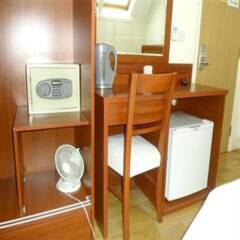 Camden Town Hotel сейф в номере