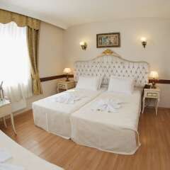 Adora Hotel сейф в номере