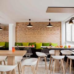 Отель Ibis Styles Paris Buttes Chaumont Париж гостиничный бар