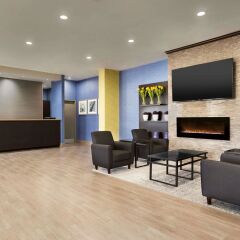 Отель Travelodge by Wyndham Toronto East интерьер отеля фото 2