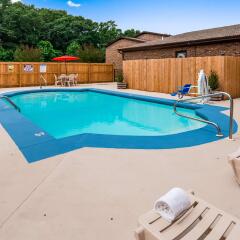 Отель Best Western Auburn/Opelika Inn США, Опелика - отзывы, цены и фото номеров - забронировать отель Best Western Auburn/Opelika Inn онлайн бассейн фото 3