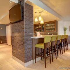 Отель Hilton Garden Inn Calgary Airport Канада, Калгари - отзывы, цены и фото номеров - забронировать отель Hilton Garden Inn Calgary Airport онлайн гостиничный бар