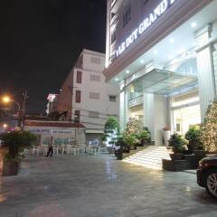 Le Duy Grand Hotel парковка