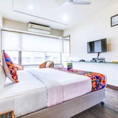 Hotel SR Rooms By OYO Rooms in Pimpri - Chinchwad, Indie from 27$, photos, reviews - zenhotels.com guestroom