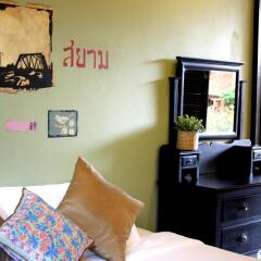 Отель Feung Nakorn Balcony Rooms and Cafe интерьер отеля