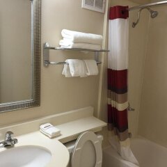 Отель Red Roof Inn Columbus - Ohio State Fairgrounds США, Колумбус - отзывы, цены и фото номеров - забронировать отель Red Roof Inn Columbus - Ohio State Fairgrounds онлайн ванная