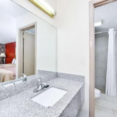 Отель Americas Best Value Inn - North Nashville/Goodlettsville ванная фото 2