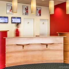 Отель ibis Braganca интерьер отеля