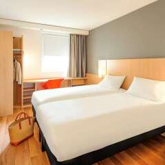 Отель ibis Berlin Kurfuerstendamm Германия, Берлин - 3 отзыва об отеле, цены и фото номеров - забронировать отель ibis Berlin Kurfuerstendamm онлайн комната для гостей фото 5