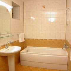 Hotel Izgrev Велико Тырново ванная