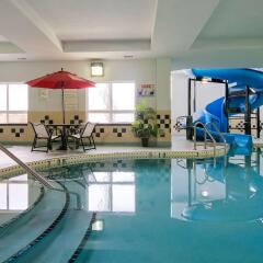Отель Best Western Premier Freeport Inn Calgary Airport Канада, Калгари - отзывы, цены и фото номеров - забронировать отель Best Western Premier Freeport Inn Calgary Airport онлайн бассейн фото 2