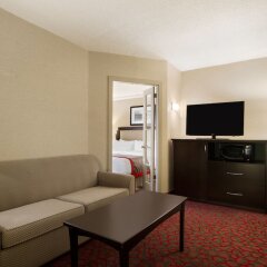Отель Ramada Plaza by Wyndham Toronto Downtown Канада, Торонто - отзывы, цены и фото номеров - забронировать отель Ramada Plaza by Wyndham Toronto Downtown онлайн удобства в номере фото 2
