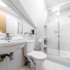Отель Cosy 1 bedroom in Belsize Park Лондон ванная