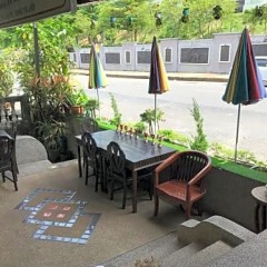Отель P.N. Guest House бассейн