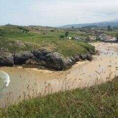 Отель Albergue Llanes Playa de Poo пляж