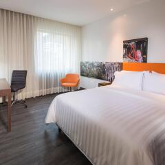 Отель Hampton by Hilton Cali комната для гостей