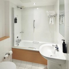 Отель Village Hotel Liverpool Великобритания, Ливерпуль - отзывы, цены и фото номеров - забронировать отель Village Hotel Liverpool онлайн ванная фото 2