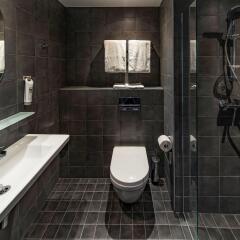 Отель ibis Tallinn Center (Opening July 2019) Эстония, Таллин - 6 отзывов об отеле, цены и фото номеров - забронировать отель ibis Tallinn Center (Opening July 2019) онлайн ванная фото 2