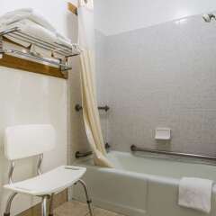 Отель Quality Inn And Suites Gilroy США, Гилрой - отзывы, цены и фото номеров - забронировать отель Quality Inn And Suites Gilroy онлайн ванная