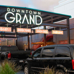 Downtown Grand, an Ascend Hotel парковка