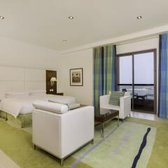 Отель Hilton Dubai The Walk 4* Студия с различными типами кроватей фото 2