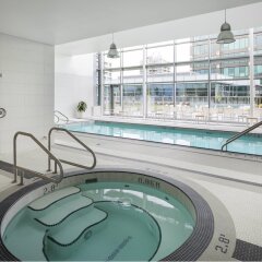 Отель Element Vancouver Metrotown Канада, Бурнаби - отзывы, цены и фото номеров - забронировать отель Element Vancouver Metrotown онлайн бассейн