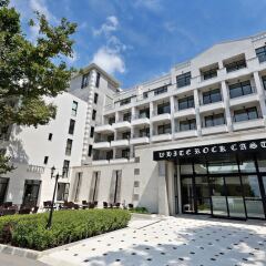 White Rock Castle Suite Hotel парковка