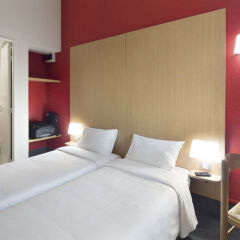 Отель B&B Hôtel Bordeaux Lormont сейф в номере
