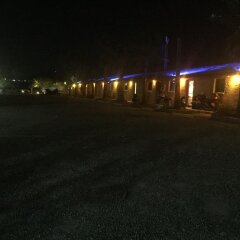 Отель La Siesta Motel & RV Resort парковка