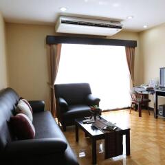 Апартаменты J Town serviced Apartments комната для гостей
