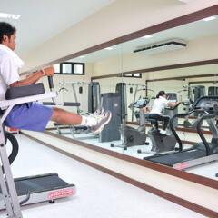 Отель Aonang Cliff Beach Resort фитнесс-зал