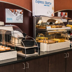 Отель Holiday Inn Express & Suites Columbus-Easton питание