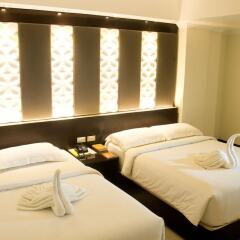 Отель M Citi Suites сейф в номере