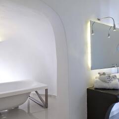 Chromata Santorini Hotel ванная