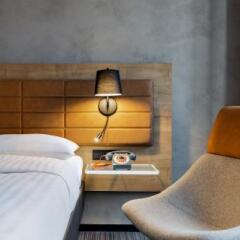 Отель Moxy Warsaw Praga Польша, Варшава - отзывы, цены и фото номеров - забронировать отель Moxy Warsaw Praga онлайн удобства в номере фото 2