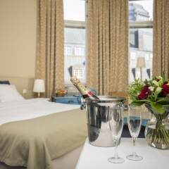 Crystal Plaza Hotel в номере