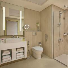 Отель DoubleTree by Hilton Dubai Jumeirah Beach ванная фото 2