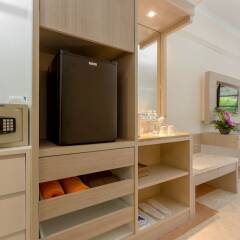 Отель Thara Patong Beach Resort & Spa Таиланд, Пхукет - 7 отзывов об отеле, цены и фото номеров - забронировать отель Thara Patong Beach Resort & Spa онлайн сейф в номере
