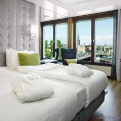 Отель Hilton Stockholm Slussen Швеция, Стокгольм - 9 отзывов об отеле, цены и фото номеров - забронировать отель Hilton Stockholm Slussen онлайн комната для гостей фото 2