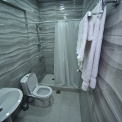 Отель MBM Hotel Yerevan Армения, Ереван - отзывы, цены и фото номеров - забронировать отель MBM Hotel Yerevan онлайн ванная фото 2