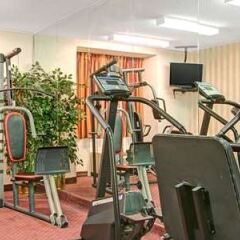 Отель Microtel Inn & Suites by Wyndham Raleigh фитнесс-зал фото 4