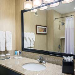 Отель Crowne Plaza Hotel-Newark Airport США, Элизабет - отзывы, цены и фото номеров - забронировать отель Crowne Plaza Hotel-Newark Airport онлайн ванная