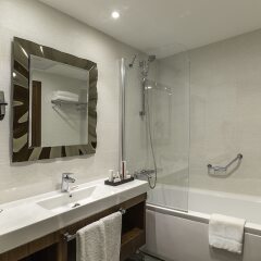 Ramada Hotel & Suites Atakoy Турция, Стамбул - 1 отзыв об отеле, цены и фото номеров - забронировать отель Ramada Hotel & Suites Atakoy онлайн ванная