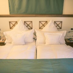 Отель Romantik Burghotel Schwarzenstein Гайзенхайм комната для гостей фото 3