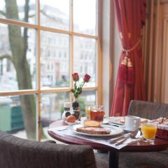 The Townhouse Hotel в номере