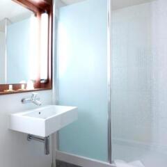 Отель Campanile Wroclaw Centrum 3* Стандартный номер с разными типами кроватей фото 5