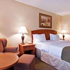 Отель Holiday Inn Express Vancouver-Metrotown (Burnaby) Канада, Бурнаби - отзывы, цены и фото номеров - забронировать отель Holiday Inn Express Vancouver-Metrotown (Burnaby) онлайн комната для гостей фото 3